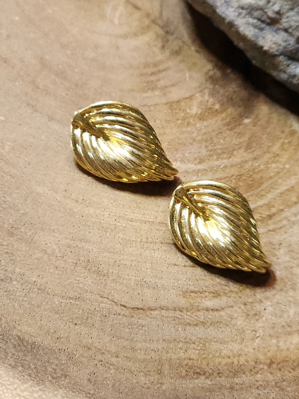Vintage Avon Gold Toned Leaf Dome Stud Earrings